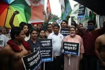 Youth Cong protests over phone tapping issue